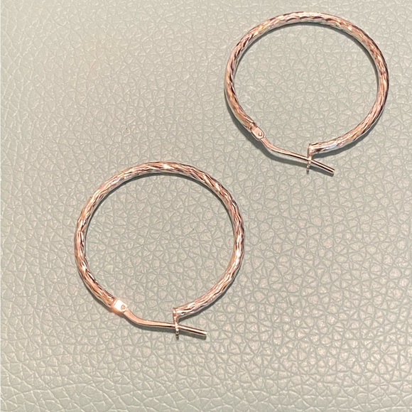 Fine Italian Diamond Cut Hoop Earrings In Sterling Silver,1 inch RETAIL @US$280 - Picture 8 of 9